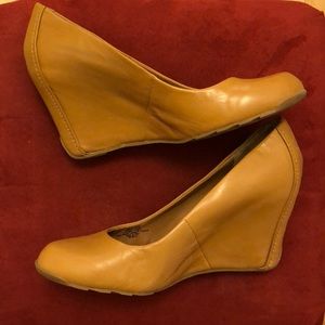 Kenneth Cole Reaction wedges